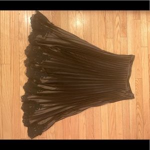 Anthropologie pleated skirt with lace details. Size small. Good condition.